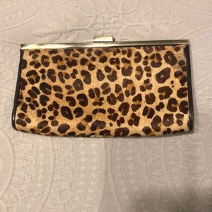 Leopard clutch